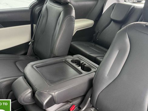 Used 2024 Kia Carnival LX image 23