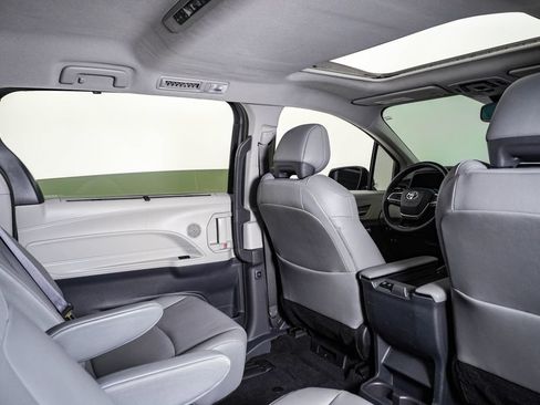Used 2022 Toyota Sienna XLE w/ Protection Package (TMS) AWD/4WD image 16