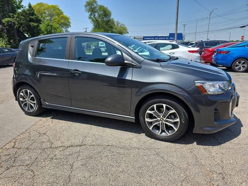 Used 2017 Chevrolet Sonic LT w/ Convenience Package FWD image 6