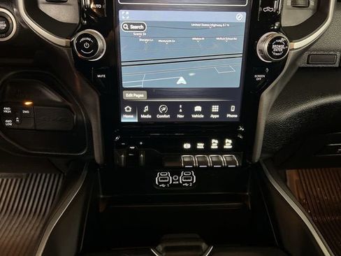 Used 2024 RAM 2500 Big Horn w/ Sport Appearance Package image 18