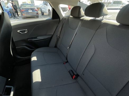 Used 2025 Kia K4 LXS image 23