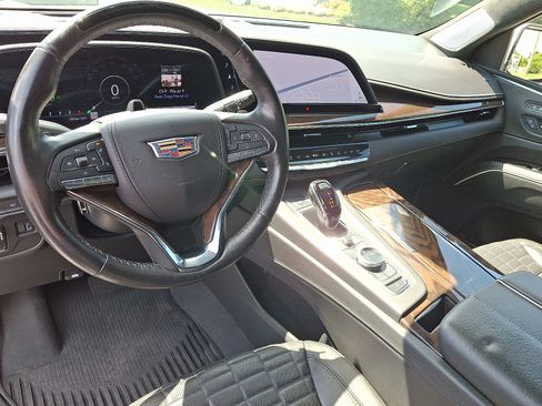 Used 2024 Cadillac Escalade ESV Sport Platinum w/ LPO, ONYX Package AWD/4WD image 15