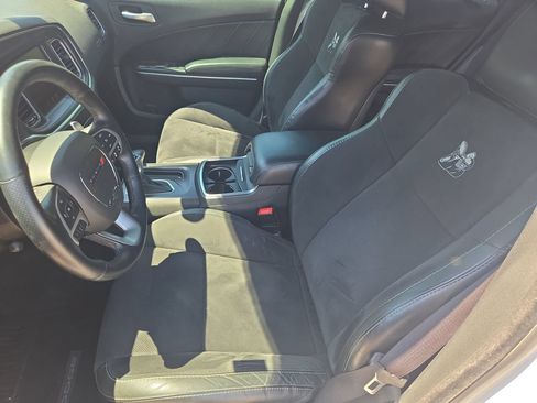 Used 2016 Dodge Charger R/T Scat Pack w/ Technology Group RWD image 17