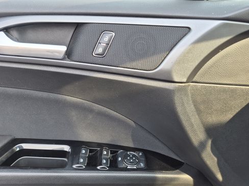 Used 2013 Ford Fusion SE FWD image 17
