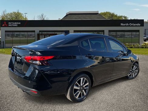 Used 2022 Nissan Versa SV image 4