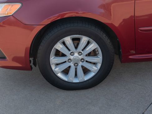 Used 2010 Kia Optima LX image 6