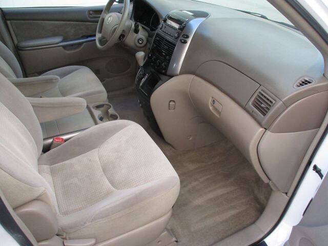 Used 2007 Toyota Sienna LE w/ LE Pkg 4 FWD image 8