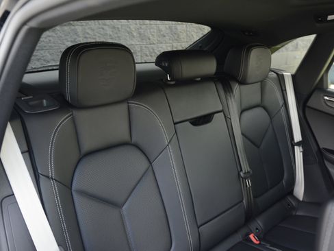 Certified 2026 Porsche Macan Turbo AWD/4WD image 36