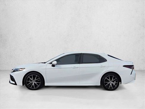 Used 2023 Toyota Camry SE FWD image 9