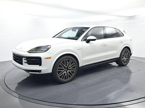 Certified 2025 Porsche Cayenne S AWD/4WD image 1