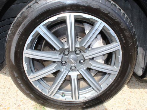 Used 2018 Audi Q7 3.0T Prestige w/ Prestige Package AWD/4WD image 40