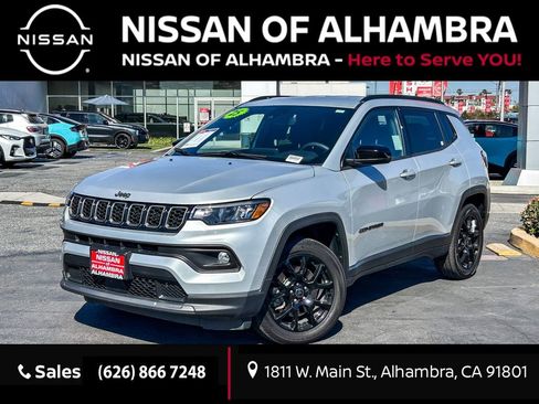 Used 2025 Jeep Compass Latitude w/ Altitude Special Edition AWD/4WD image 1