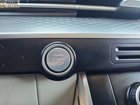 Used 2024 Kia Carnival LX FWD image 16