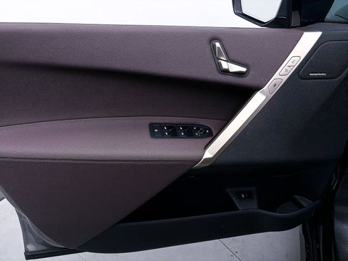 Used 2023 BMW iX xDrive50 w/ Sport Package image 18