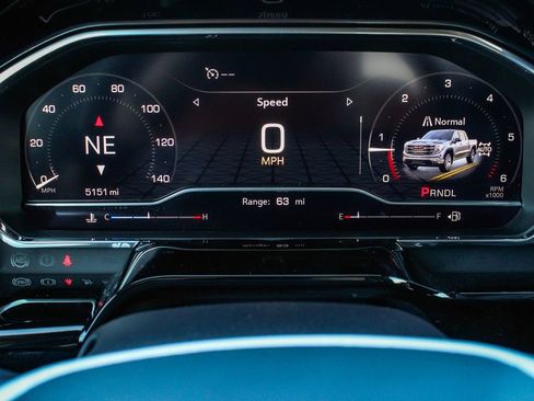 Used 2025 GMC Sierra 1500 Elevation image 16