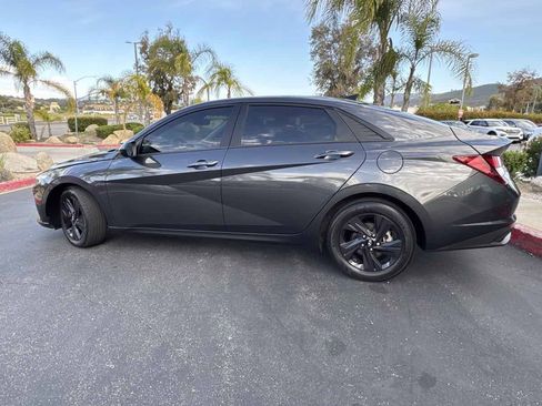 Used 2022 Hyundai Elantra SEL image 17