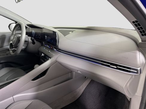 Used 2025 Hyundai Elantra SEL FWD image 33