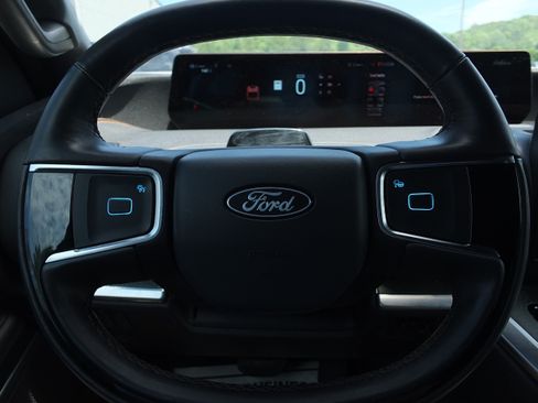 Used 2025 Ford Expedition Tremor AWD/4WD image 23