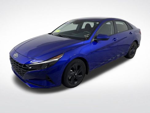 Certified 2023 Hyundai Elantra Blue FWD image 9