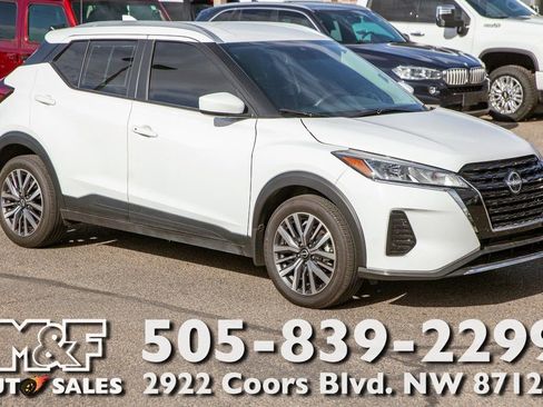Used 2024 Nissan Kicks SV image 1