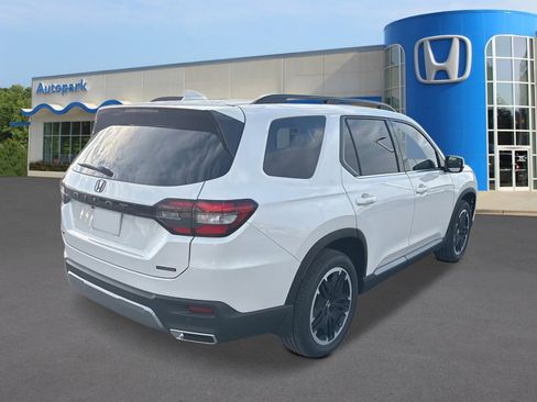 New 2026 Honda Pilot Touring image 5