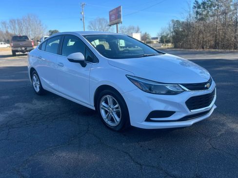 Used 2017 Chevrolet Cruze LT image 5