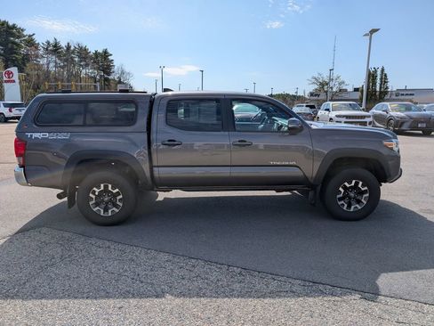 Used 2017 Toyota Tacoma TRD Off-Road w/ Tow Package AWD/4WD image 6