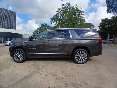 Used 2021 GMC Yukon XL Denali w/ Denali Premium Package AWD/4WD image 5