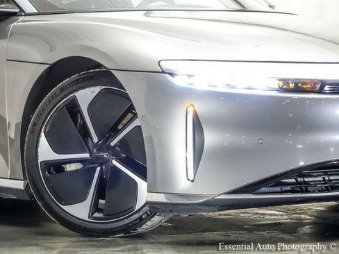 Used 2023 Lucid Air Touring image 3