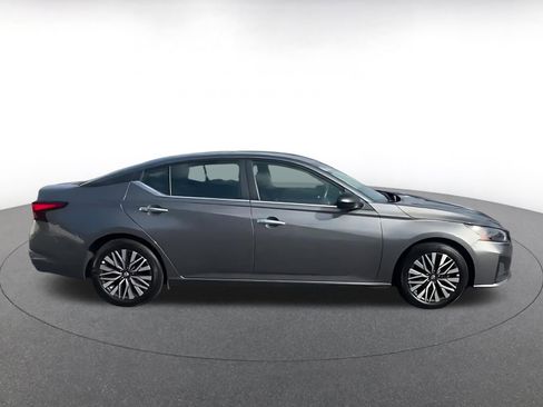 Used 2025 Nissan Altima 2.5 SV image 16