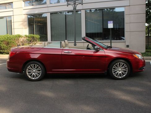 Used 2013 Chrysler 200 Limited FWD image 6