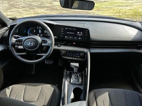 Certified 2025 Hyundai Elantra Sport FWD image 23