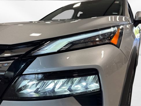 Used 2025 Nissan Rogue SV image 13