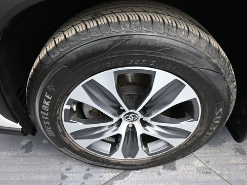 Certified 2024 Toyota Highlander XLE image 14