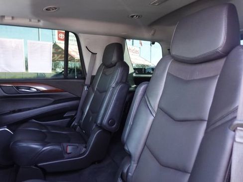 Used 2018 Cadillac Escalade Luxury image 26