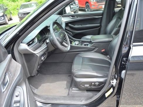 Used 2024 Jeep Grand Cherokee Limited 4xe AWD/4WD image 17