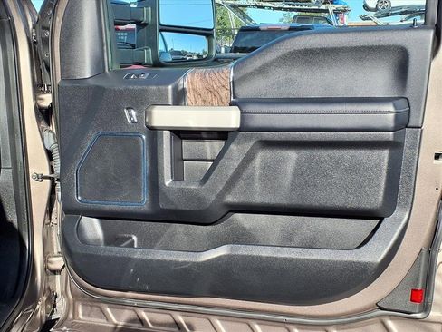 Used 2019 Ford F250 Lariat w/ Lariat Value Package image 12