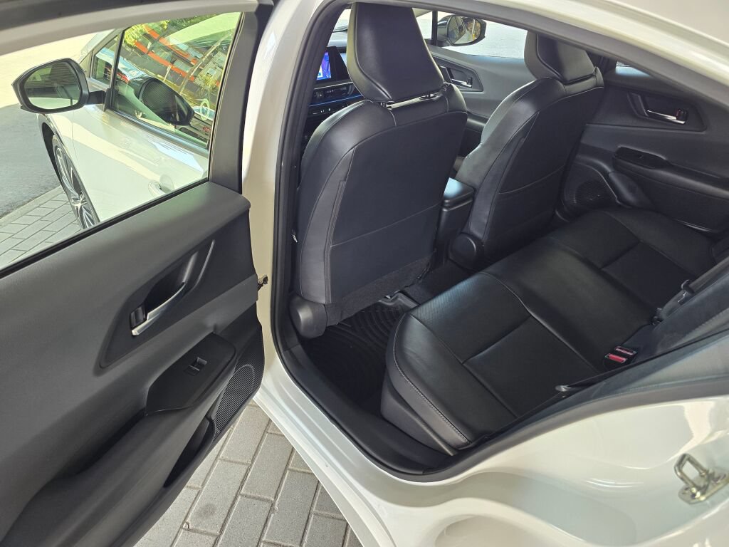 Used 2024 Toyota Prius XLE FWD image 13