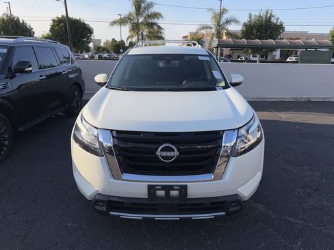 Used 2023 Nissan Pathfinder SL FWD image 2