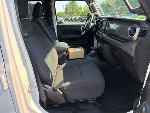 Used 2021 Jeep Wrangler Unlimited Sahara w/ Dual Top Group AWD/4WD image 11