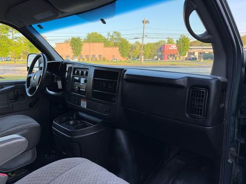 Used 2013 Chevrolet Express 2500 RWD image 11