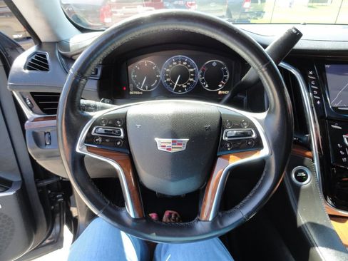 Used 2015 Cadillac Escalade Premium RWD image 32