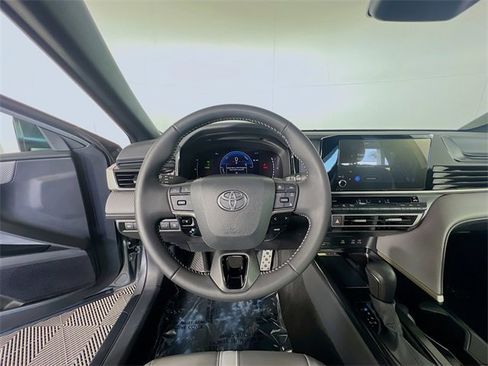 Used 2025 Toyota Camry SE image 13