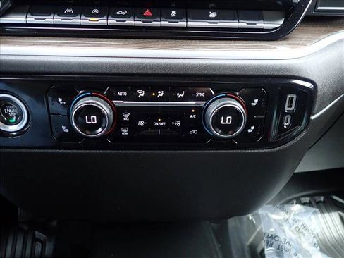 Used 2022 Chevrolet Silverado 1500 LT AWD/4WD image 17