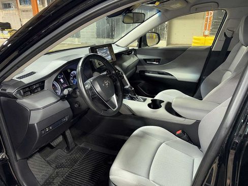 Used 2021 Toyota Venza LE AWD/4WD image 28