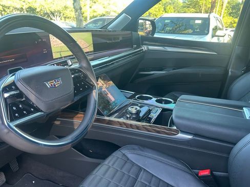 Certified 2025 Cadillac Escalade ESV Sport Platinum AWD/4WD image 7