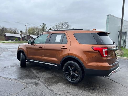 Used 2017 Ford Explorer XLT w/ Equipment Group 201A AWD/4WD image 4