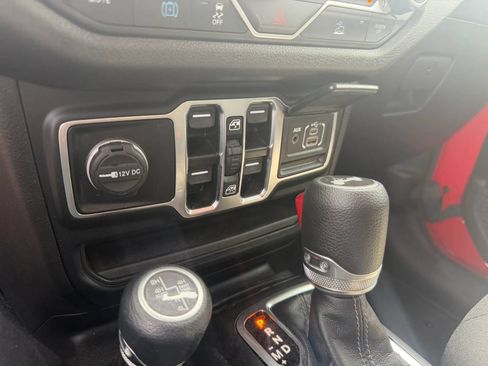Used 2024 Jeep Wrangler Unlimited AWD/4WD image 20