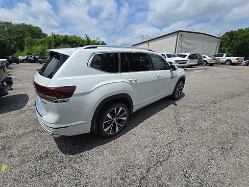 Used 2024 Volkswagen Atlas SEL Premium R-Line AWD/4WD image 8