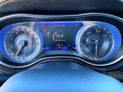 Used 2019 Chrysler 300 Limited image 25